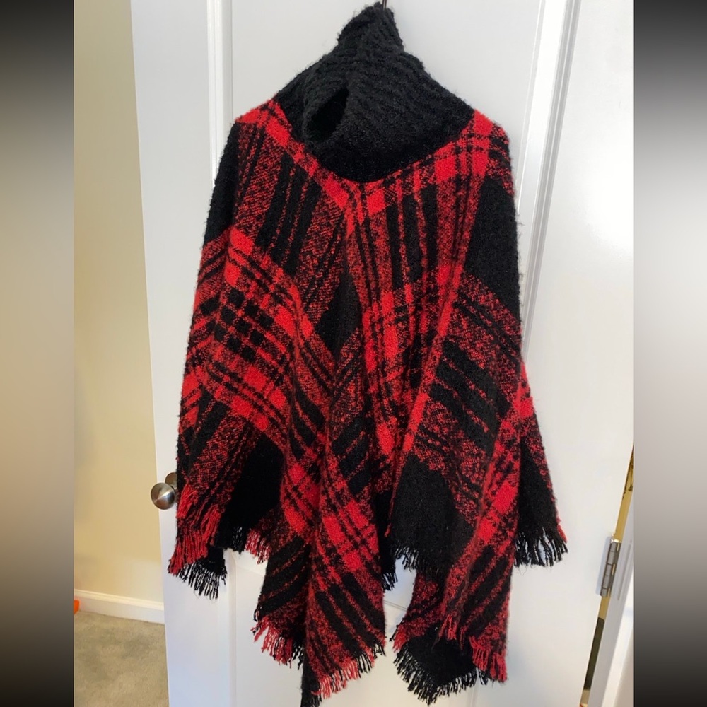 Steve Madden Poncho - Picture 2 of 2